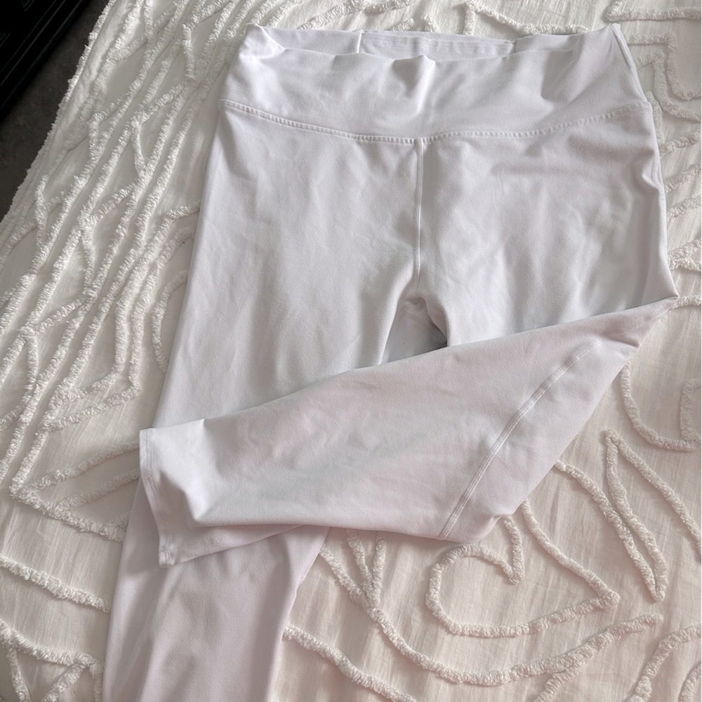 White Fabletics cropped leggings